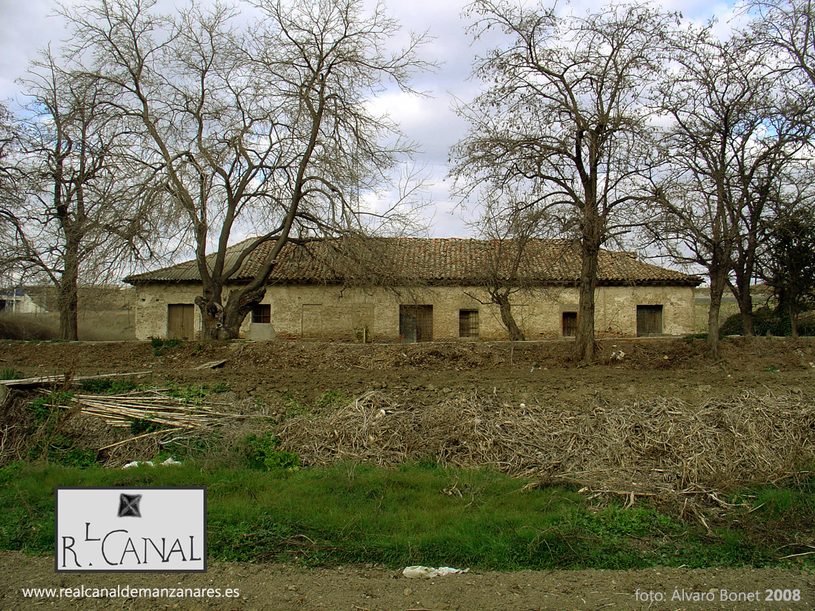 Casa de la Cuarta Esclusa con el Real Canal en primer término, 2008