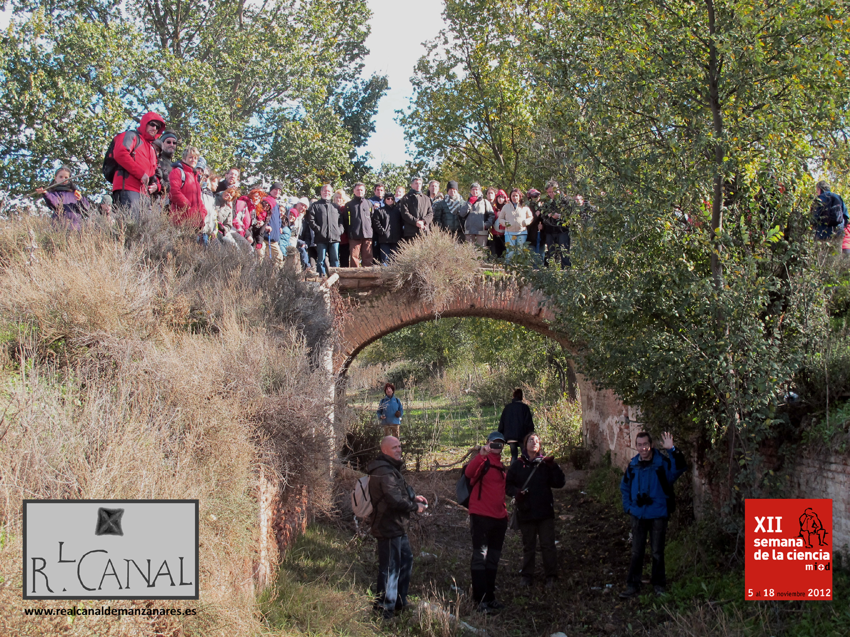 Posando en la Novena Esclusa. Excursión de la Semana de la Ciencia, 11 de Noviembre de 2012